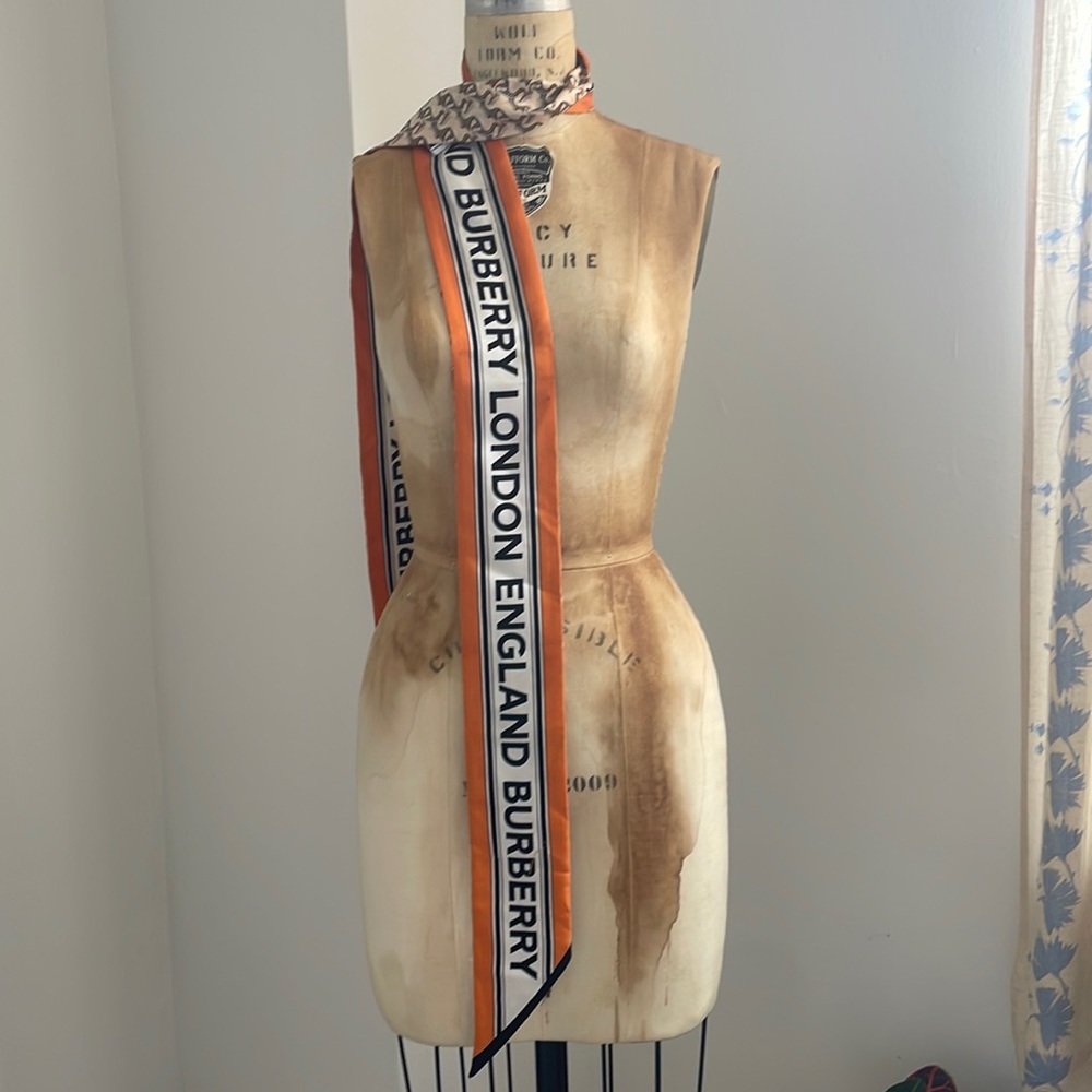 Burberry London England Unicorn Skinny Scarf